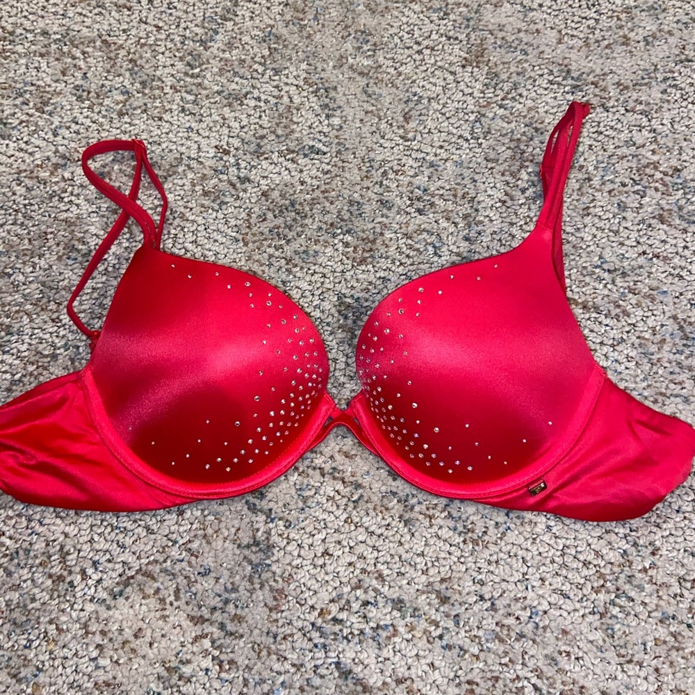 LIKE NEW 34B Victoria’s Secret Very Sexy Push-Up